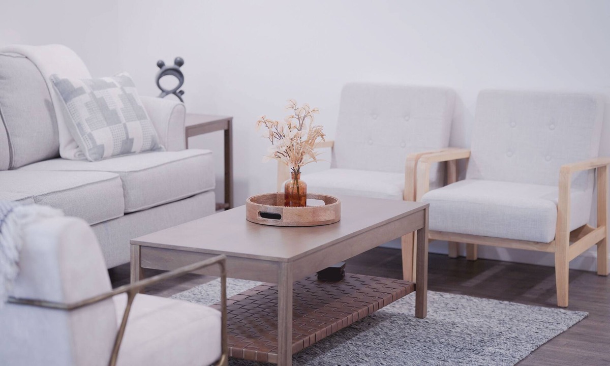 Lake View Apartment | Spotless & Cozy Renovated Loft. Comfort & Convenience in Lake View, NY.