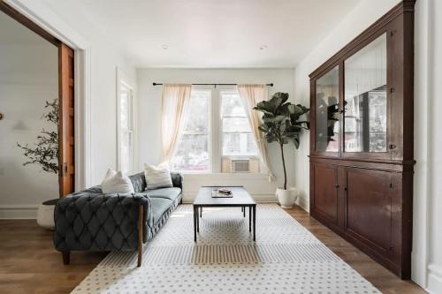 Uptown Apartment | Stay Portland - The Étoile Suite - Nob Architecture & Boutiques