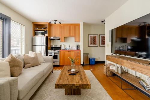 Belmont House | Stay Portland - The Little Tower - Local Vintage Shops & Eateries