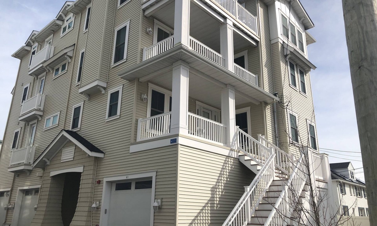 North End Condo | STEPS TO BEACH & BOARDWALK. 5BR/3BATH. Private Elevator!