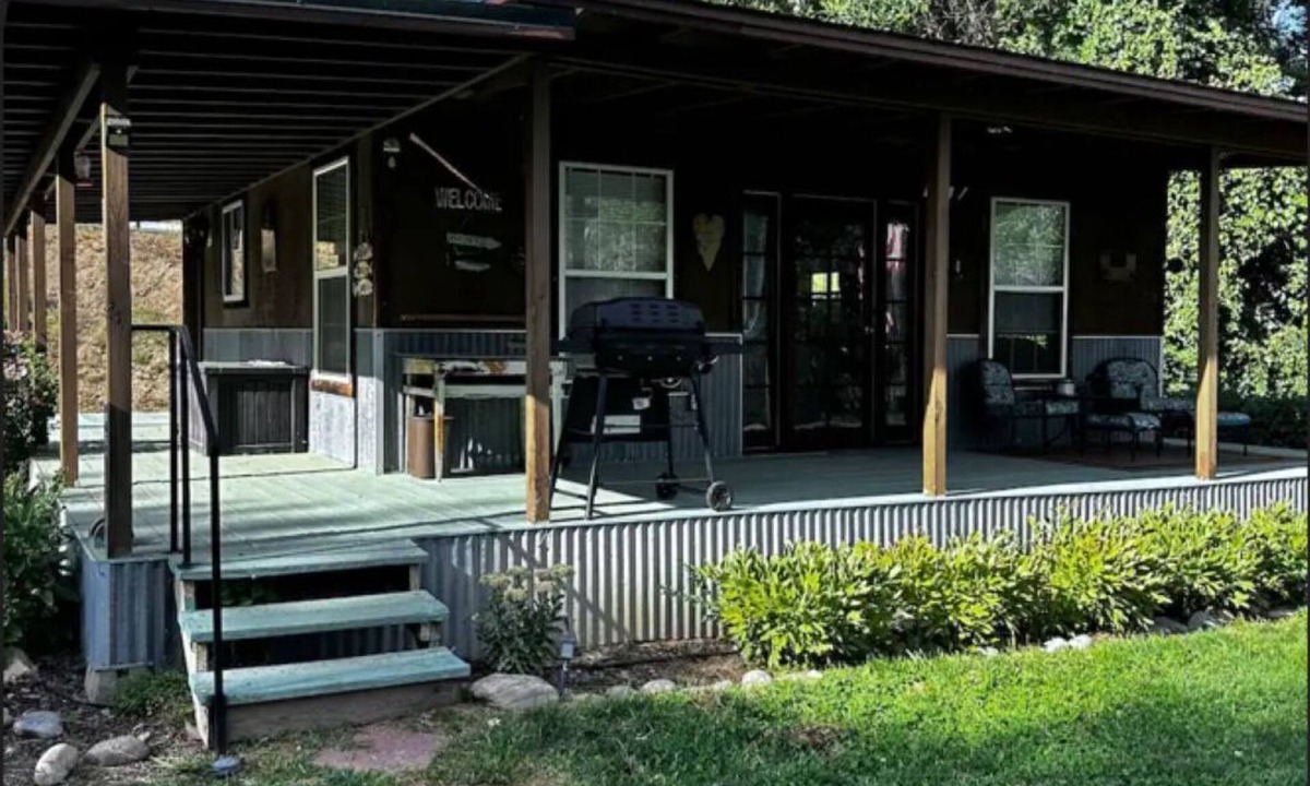 Aztec Cabin | Studio type cabin with access to use of private park on the banks of the Animas.