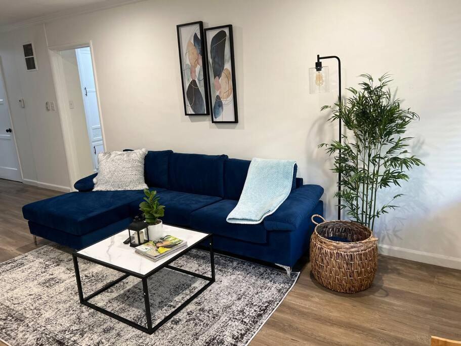Hollywood Apartment | STUNNING RUNYON CANYON BLUE OASIS - Hollywood