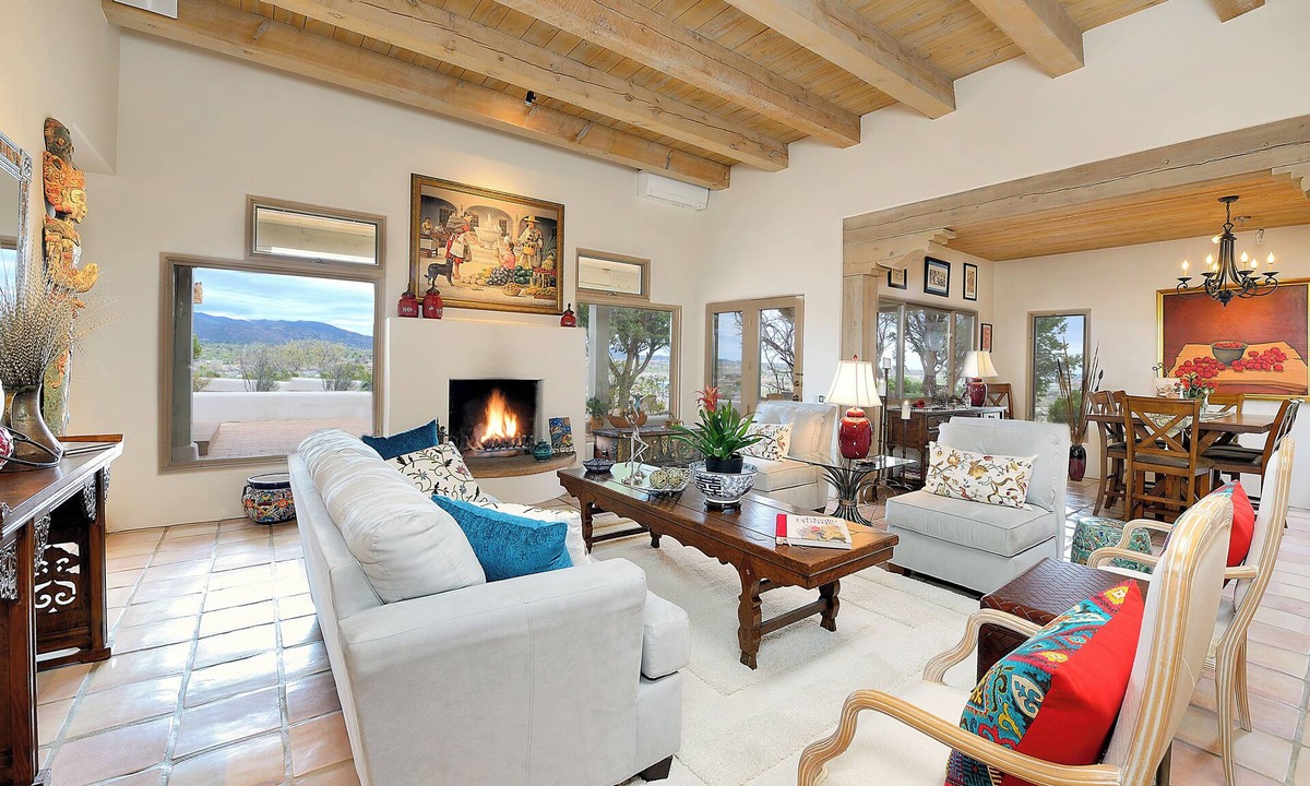 West Alameda House | Stunning view home, 3bdr, City lights, sunsets, kiva's, portals, 7 min to Plaza