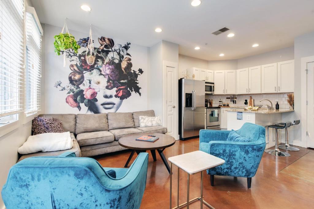 West End House | Stunning West end Condo - close to everything Nashville has to offer!