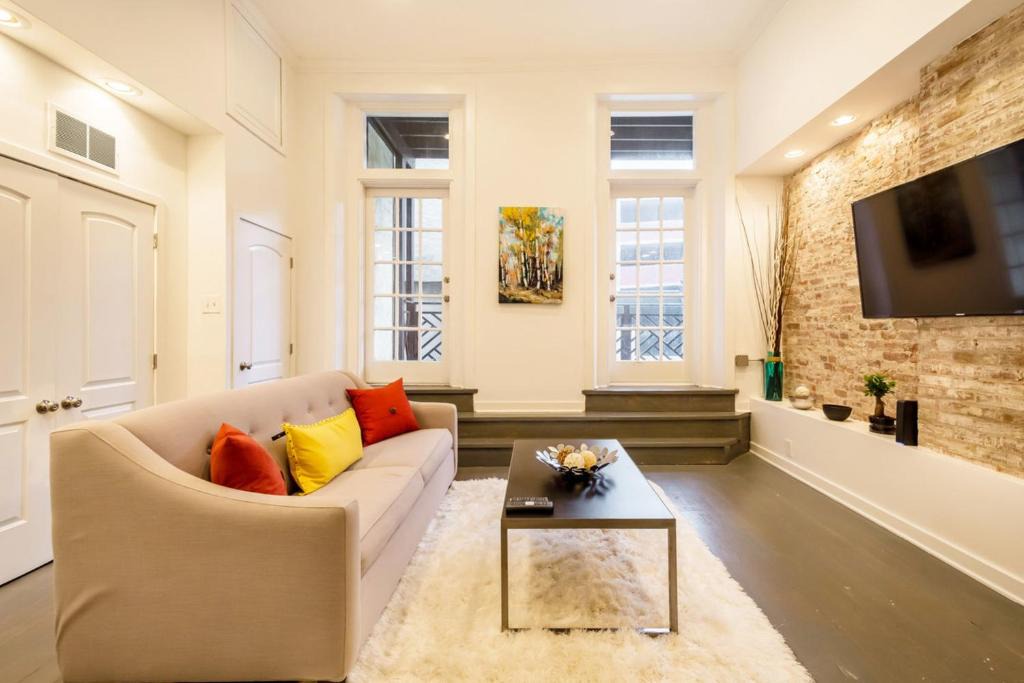 Old City Apartment | Stylish 2BD Loft in the Heart of Old City