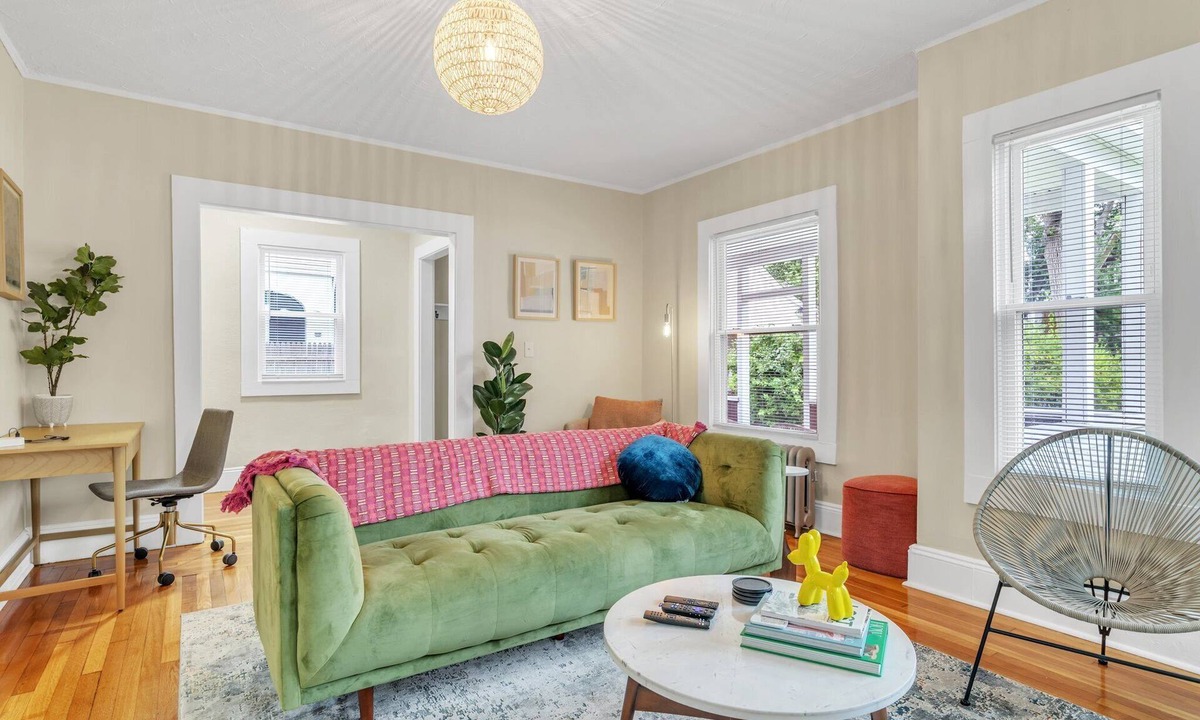 Springfield House | Stylish 4BR 2 Bathroom Home in Forest Park