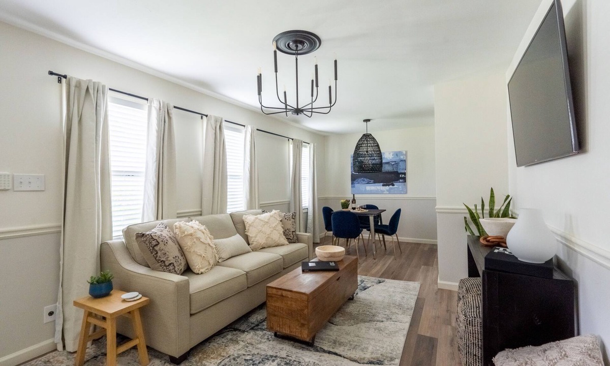 Memphis House | Stylish & Relaxing 3 BDR in Heart of East Memphis