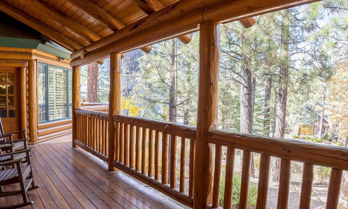 Evergreen Estates House | Summit Lodge: Luxurious! Near Bear Mtn & Summit! Jacuzzi! Pool table! Log features! Hagen!