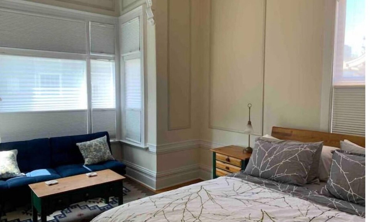 Hollowville Condo | Sunny Victorian Studio in Pacific Heights