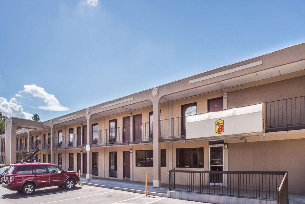 Camp Springs Hotel | Super 8 by Wyndham Camp Springs/Andrews AFB DC Area