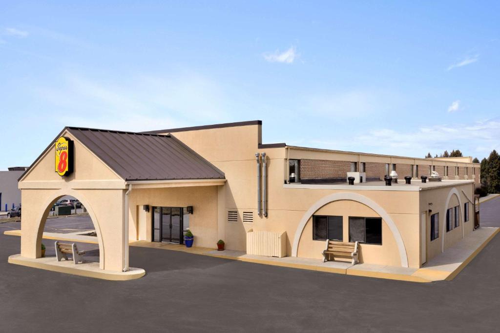 Scotland Hotel | Super 8 by Wyndham Chambersburg I-81