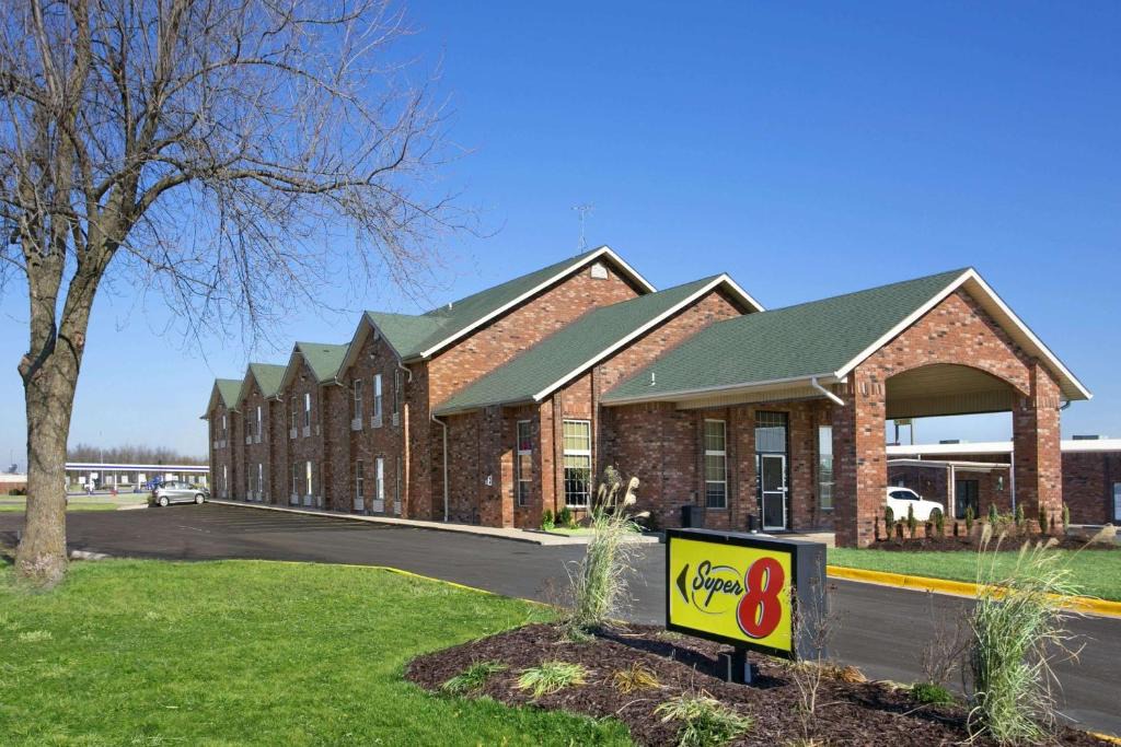 Strafford Hotel | Super 8 by Wyndham Stafford/Springfield Area