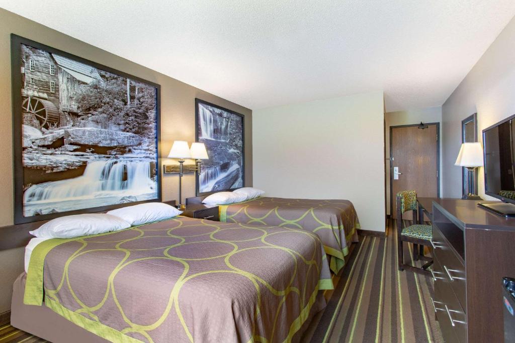 Weston Hotel | Super 8 by Wyndham Weston WV
