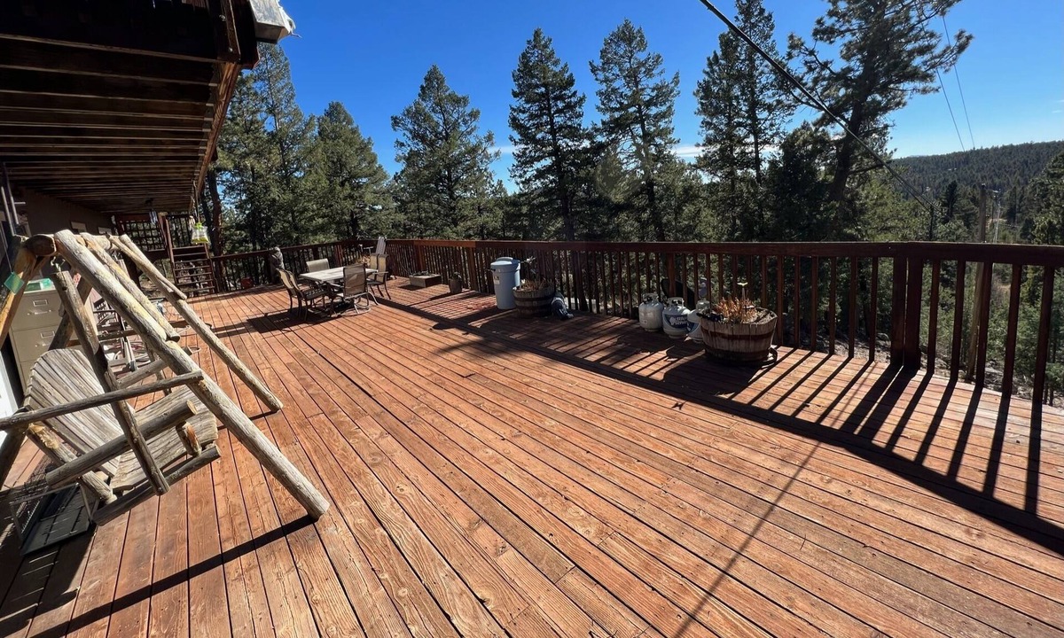 Green Valley House | Surround yourself with fresh mountain air while deer graze in your front yard!