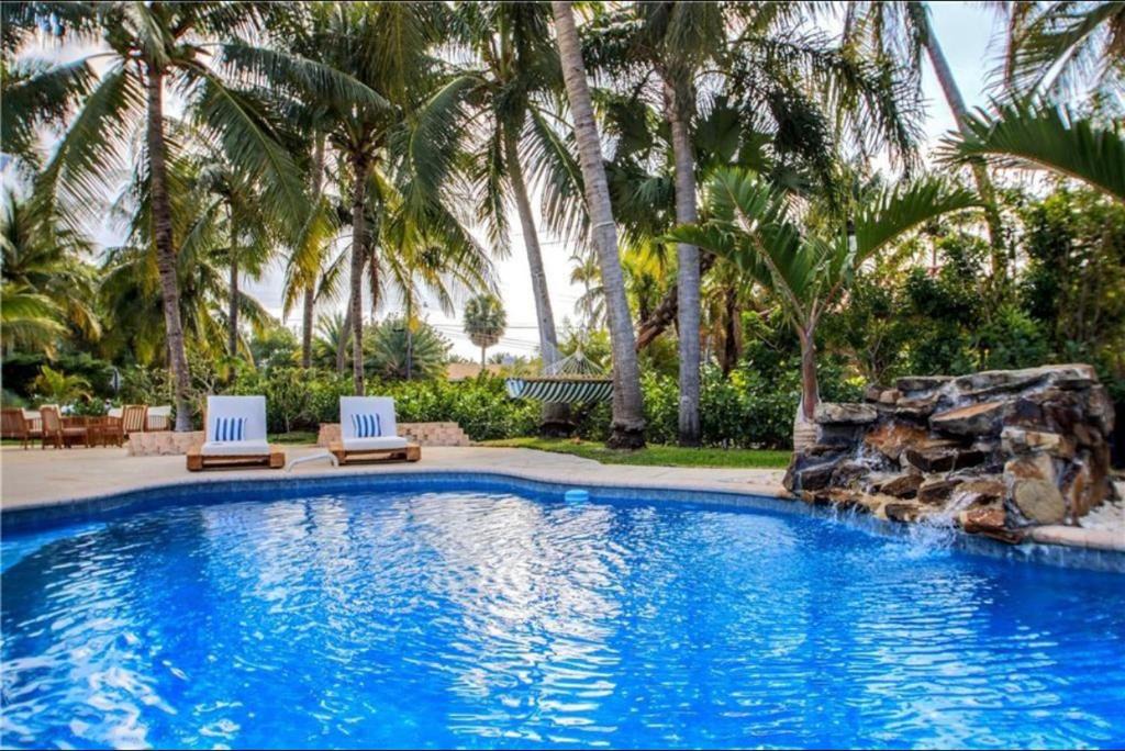 Harbor Beach House | SWAYING PALM BEACH HOUSE