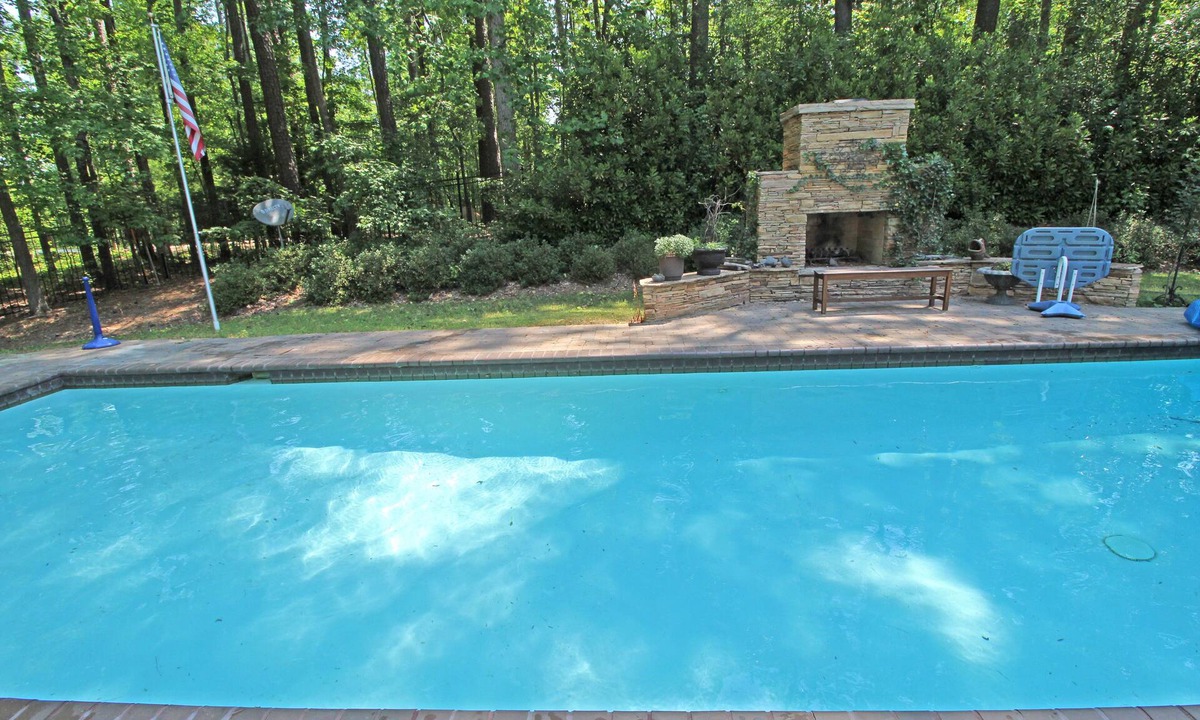 Monroe House | Sweet Elegant Lake Front 3 Acre Southern Hacienda