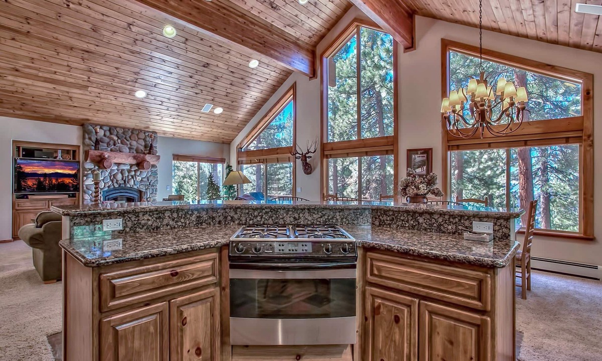 Incline Village House | Tahoe Incline Family Fun House, Man Cave/Game Room, Pool Table & Slot Machines