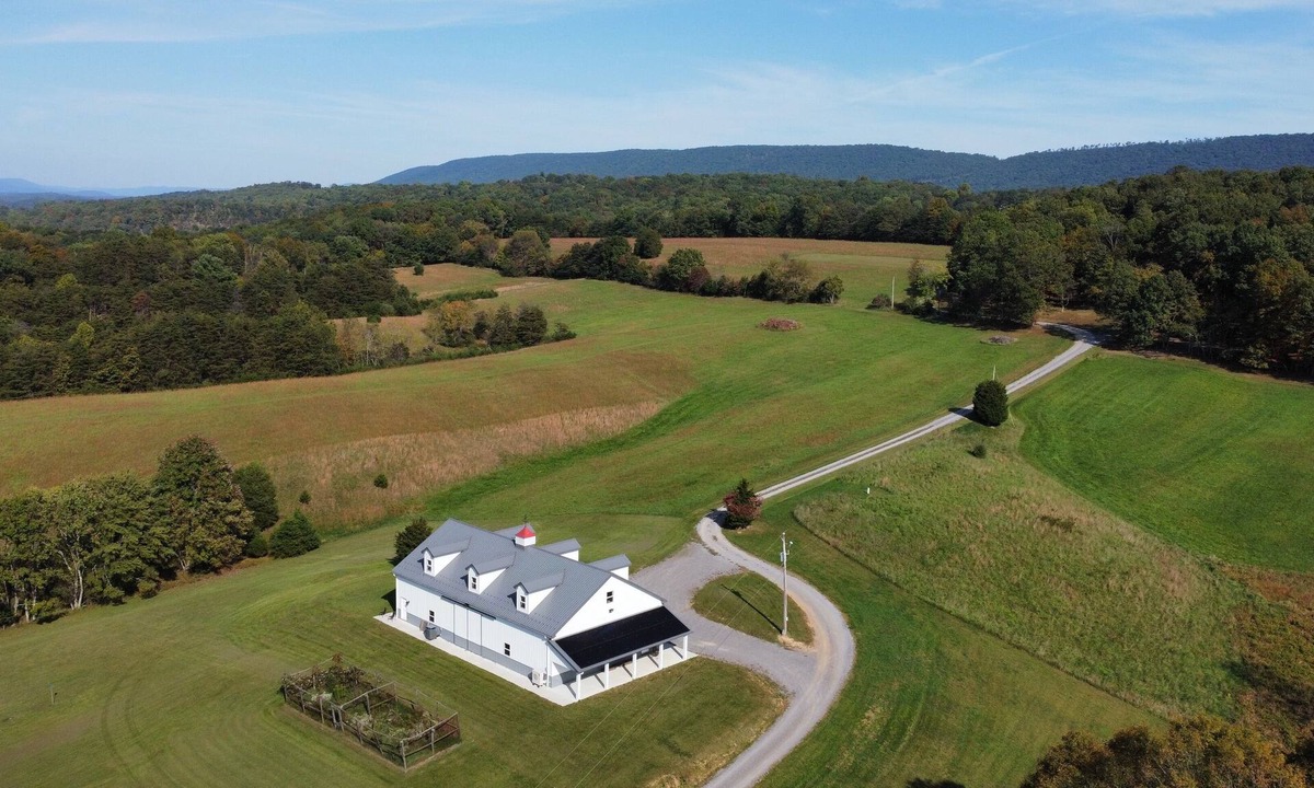 Berkeley Springs House | The Barndominium at Berkeley Ridge - Book your getaway today!