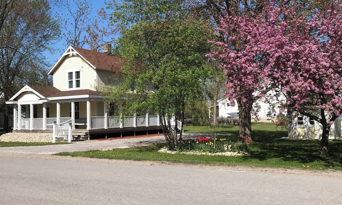 Elk Rapids House | The Bay Breeze. In Village of Elk Rapids. Walk to Festivals, Beach Park & Town