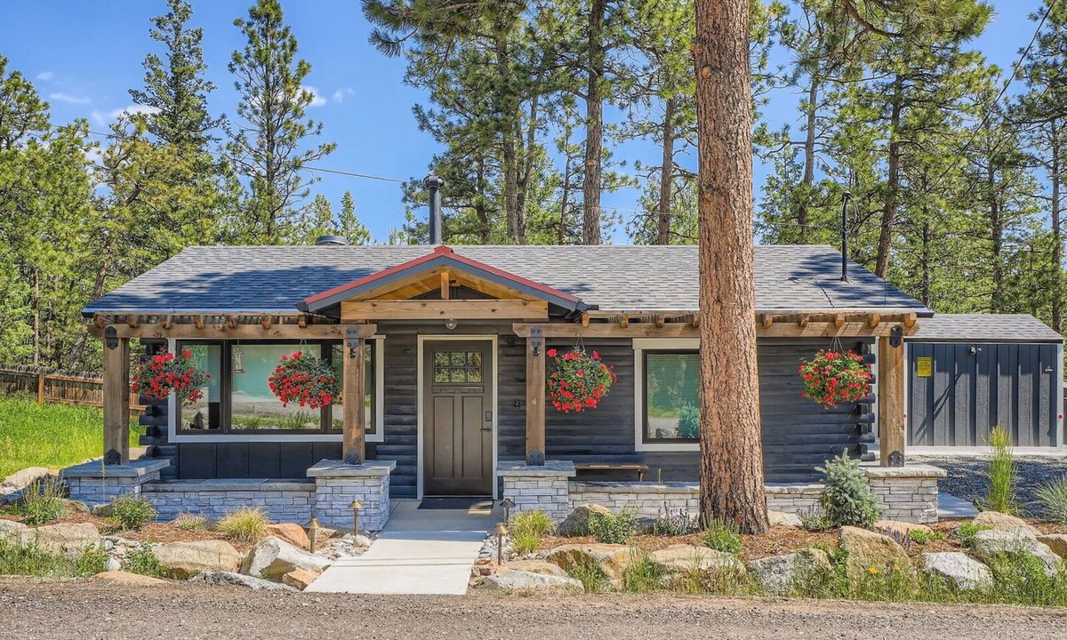 Morrison House | The Bear's Den, Hot Tub Retreat, Family Home