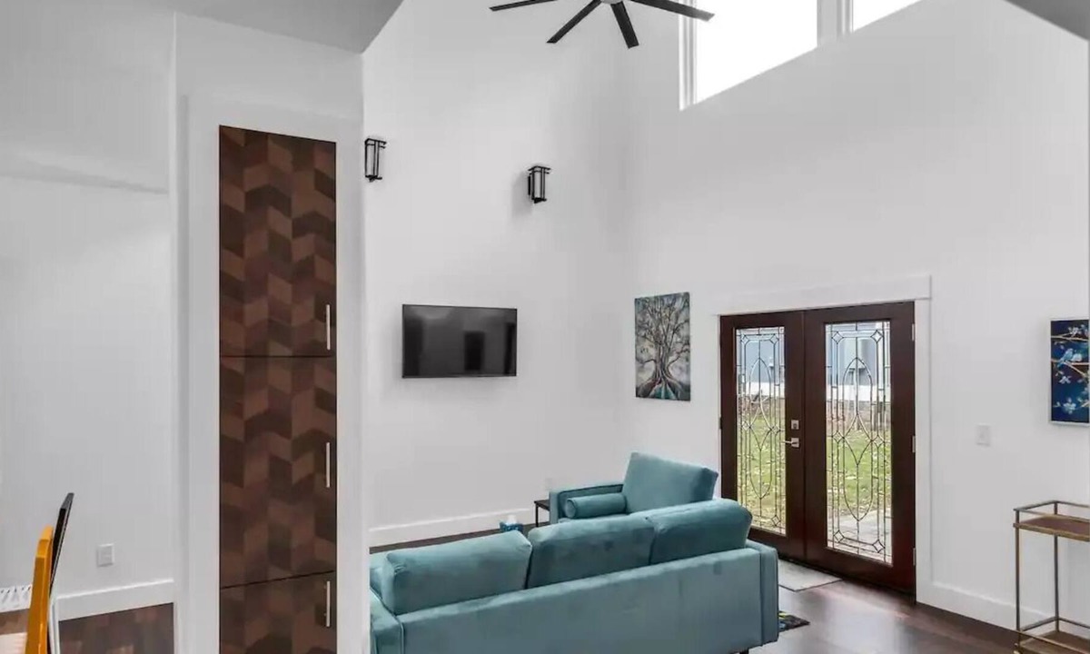 Hope Gardens House | The Belle on Eleventh Ave 30 days+