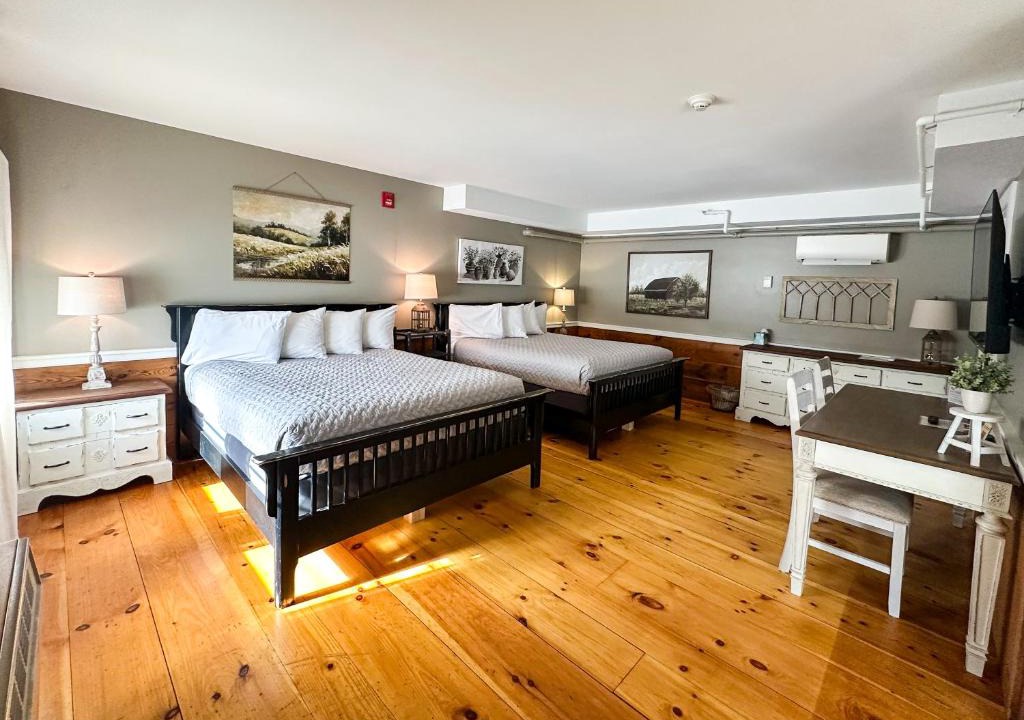 Amherst Hotel | The Black Walnut Inn