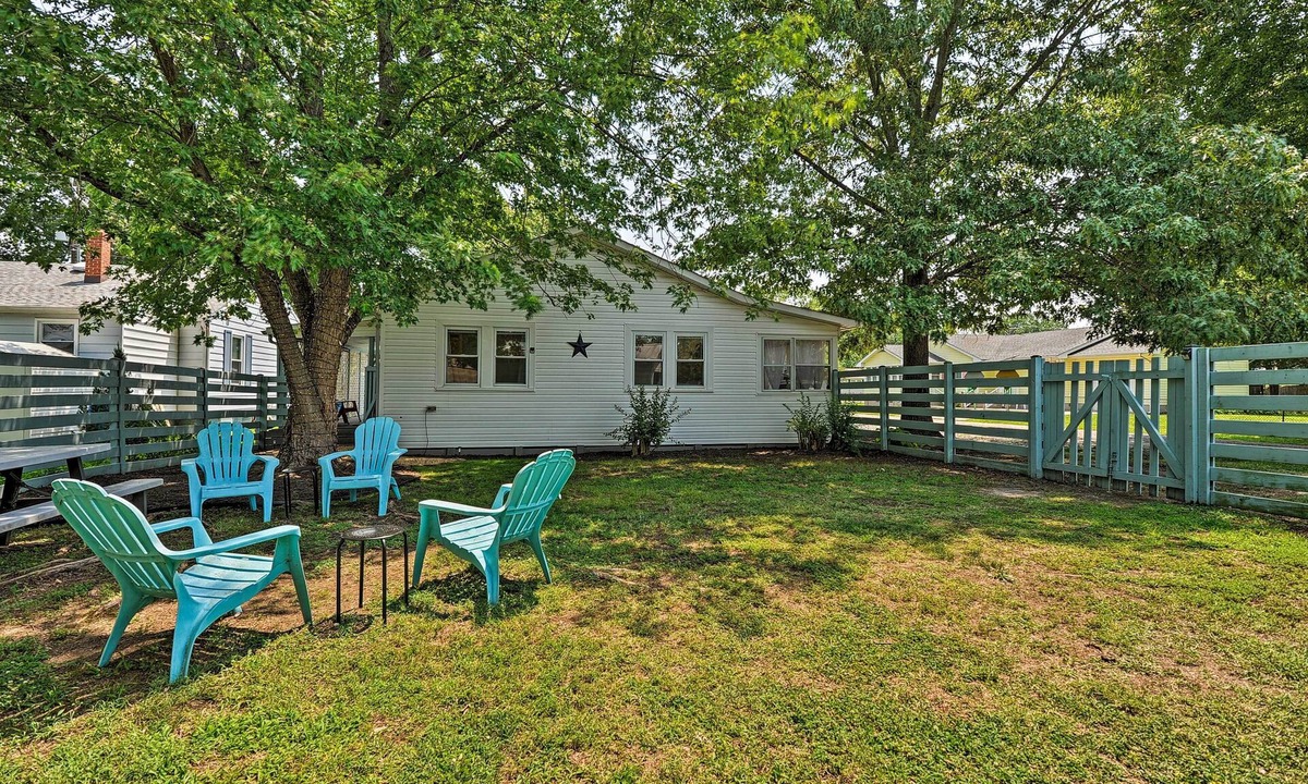 Colonial Beach Cottage | 'The Blue Crab Cottage' - 3 Blocks From The Beach!