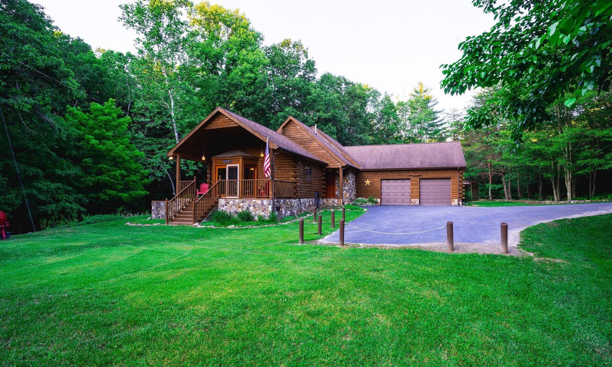 Goldbond House | The Creekside Home at Four Fillies Lodge