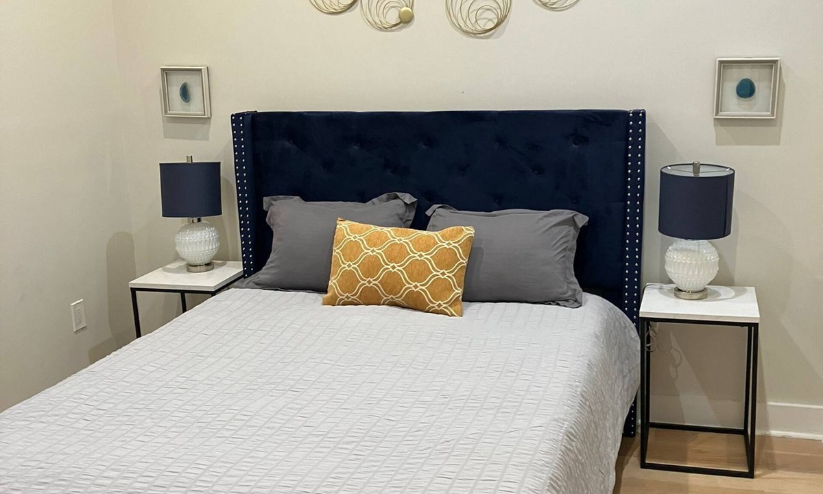 Rittenhouse Row Apartment | The Elegante - 2BR apt 2F