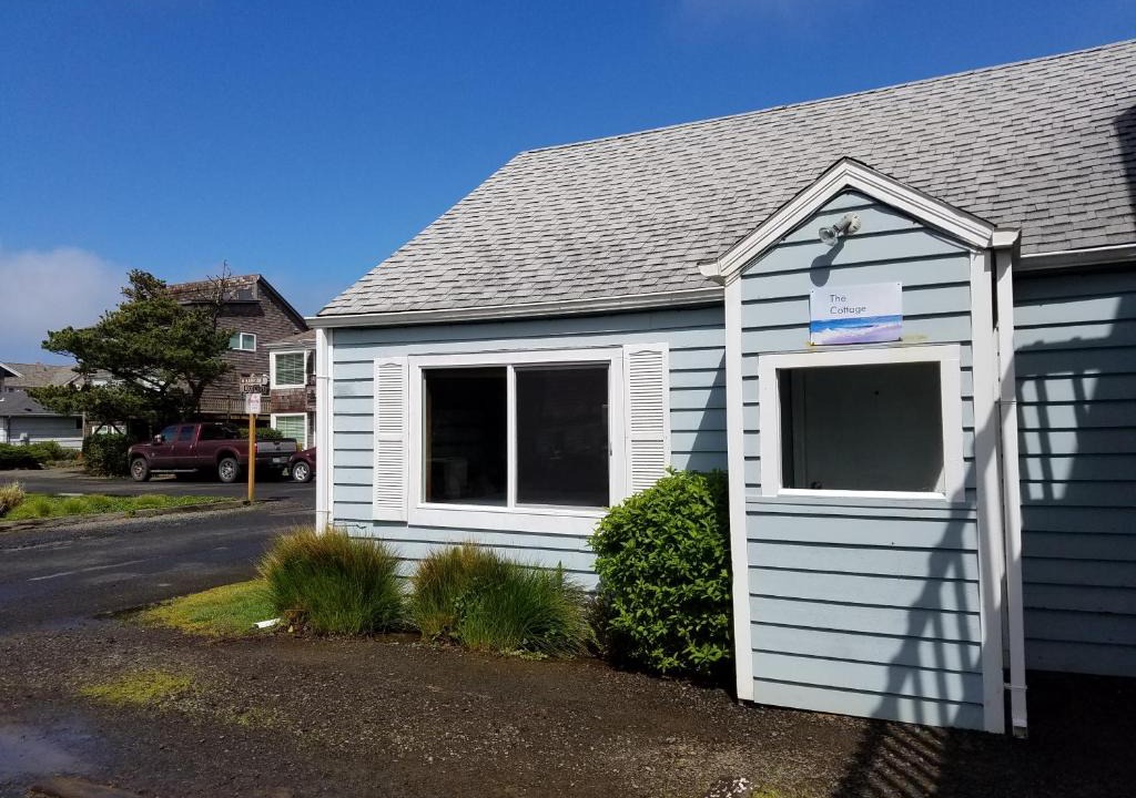 Downtown Cannon Beach Hotel | The Guesthouse Ocean View Cottages