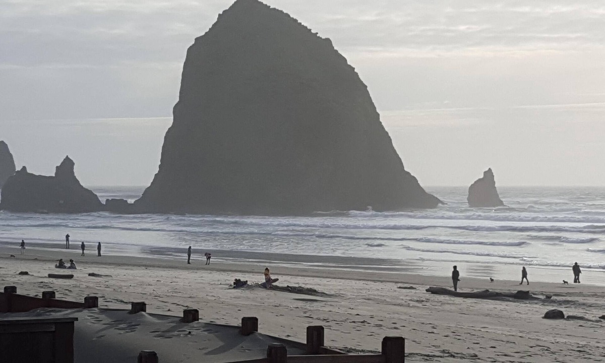 Downtown Cannon Beach House | The Haystack House-Cannon Beach Oceanfront Home Steps to Haystack Rock & Midtown