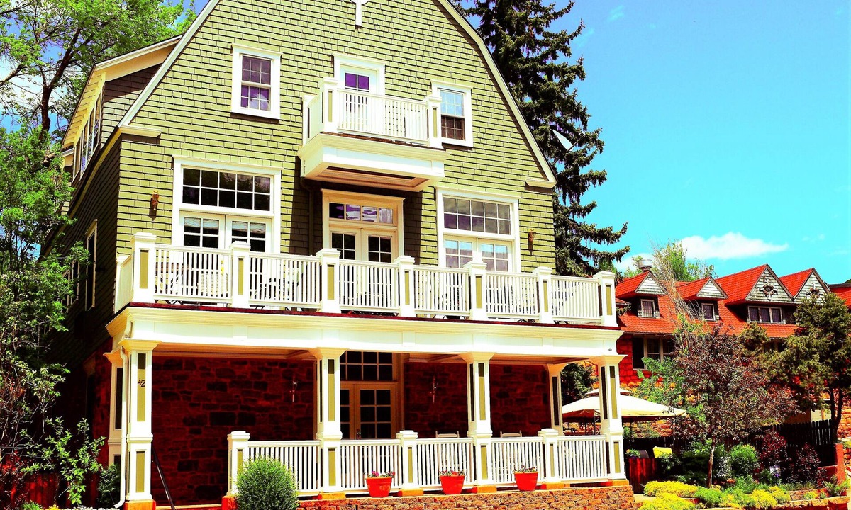 Manitou Springs Historic District Apartment | The Heart of Manitou Springs. Award-winning. Luxurious. Romantic. 2nd Floor East