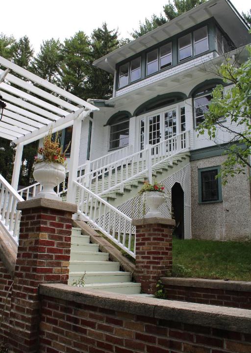 Lake Delton House | The Hillside B&B. Home w/Breakfast Service!