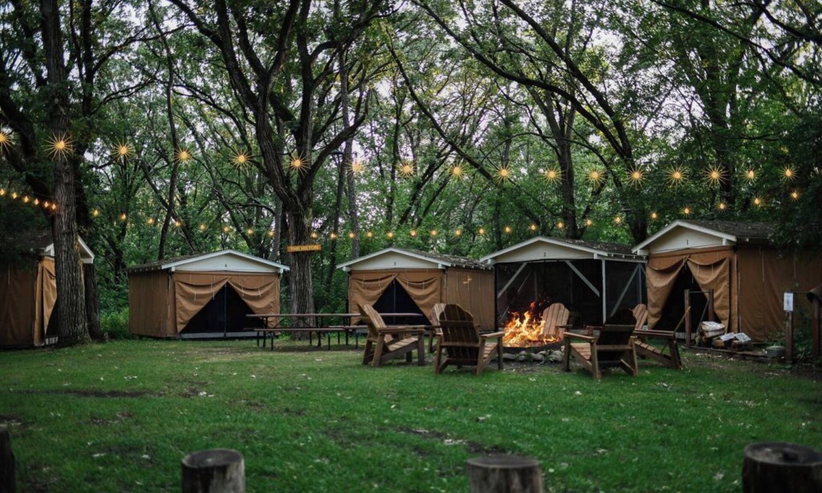 East Troy Apartment | The Hilton - Group Platform Tent Glampsite