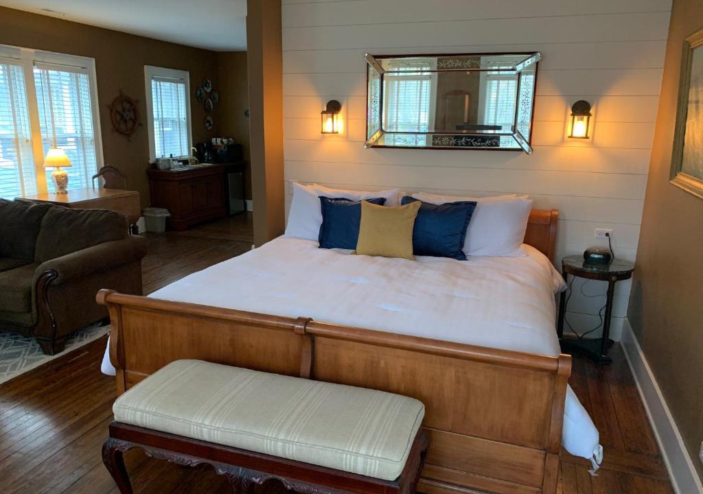 Union Pier Bed & Breakfast | The Inn at Union Pier
