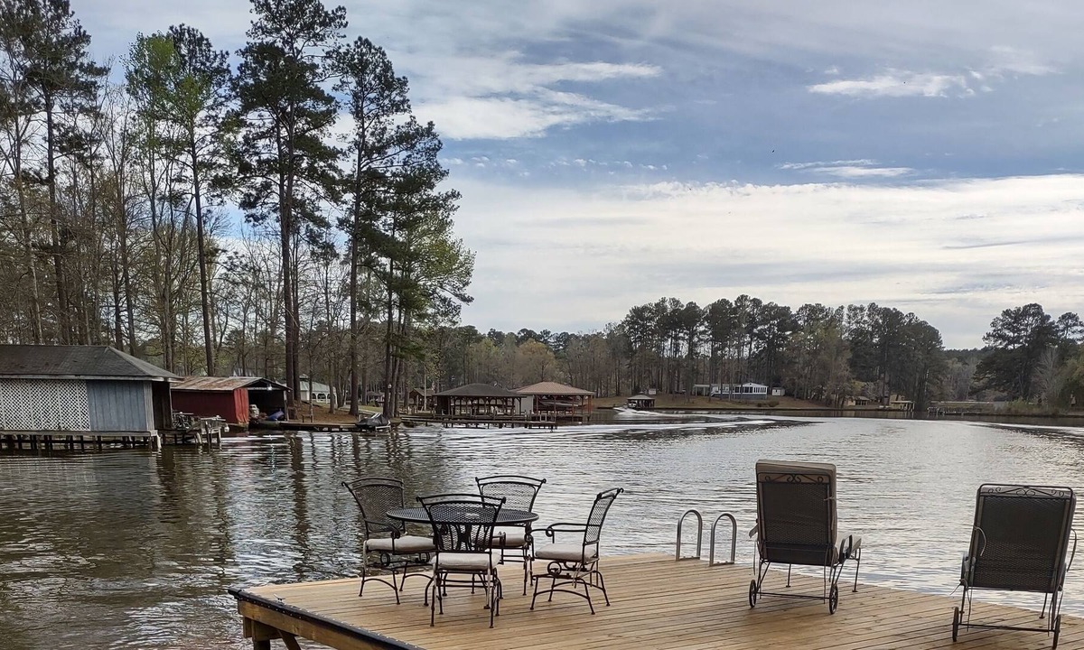 Eatonton House | The Loggerhead lakefront retreat, pet-friendly, 225-feet of waterline, new dock