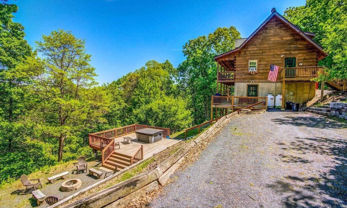 Hickory Hills Cabin | The Lookout Cabin! Pocono Mountains, Views, Hiking, State Parks!