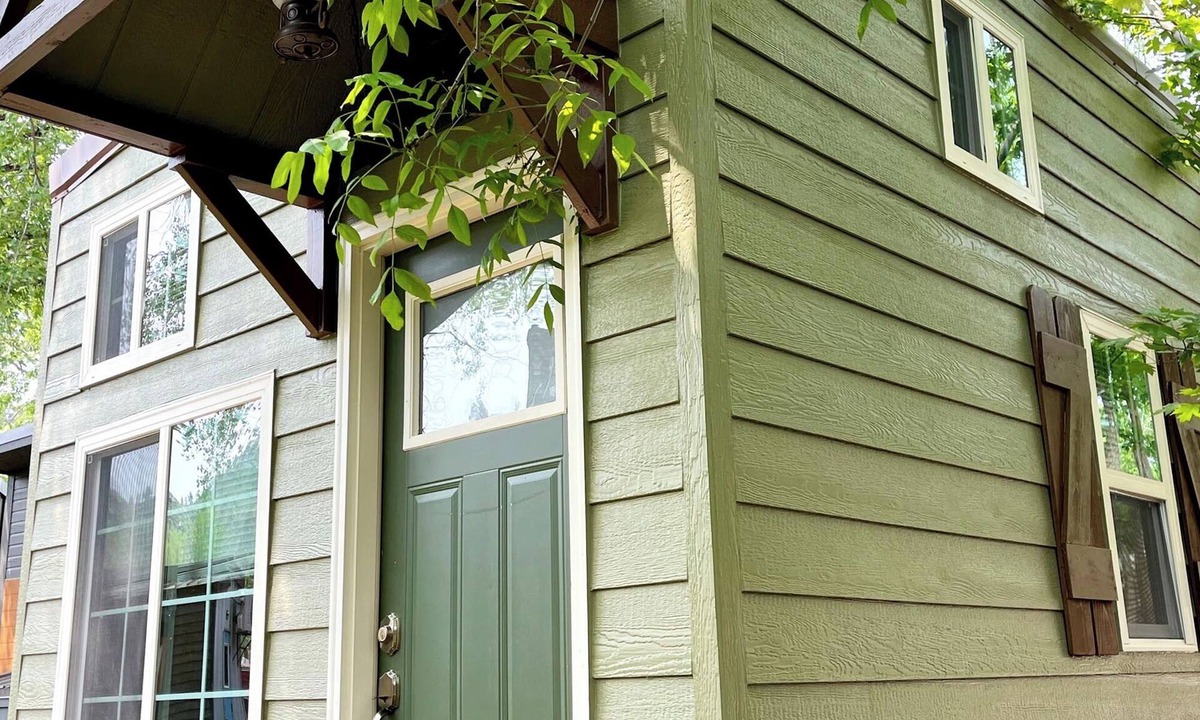 Lyons Resort | The Lyons Lodge – Boulder Charm & Mountain Views in a Tiny House Stay