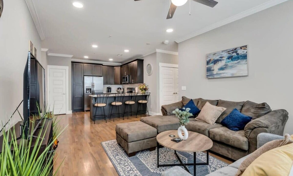 The Nations Condo | The Nations Gem | Walkable & Easy DT Access