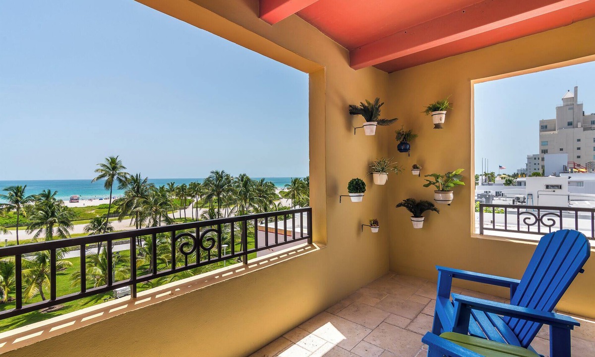South Beach Apartment | The Netherland R5B on OceanDr + Park&Gym