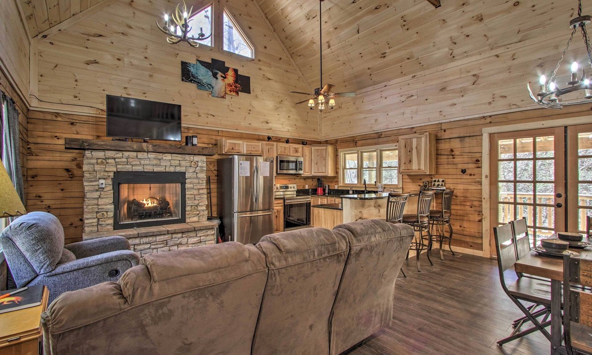 Chalet Village North Cabin | 'The Phoenix' Cabin w/Hot Tub in Gatlinburg!