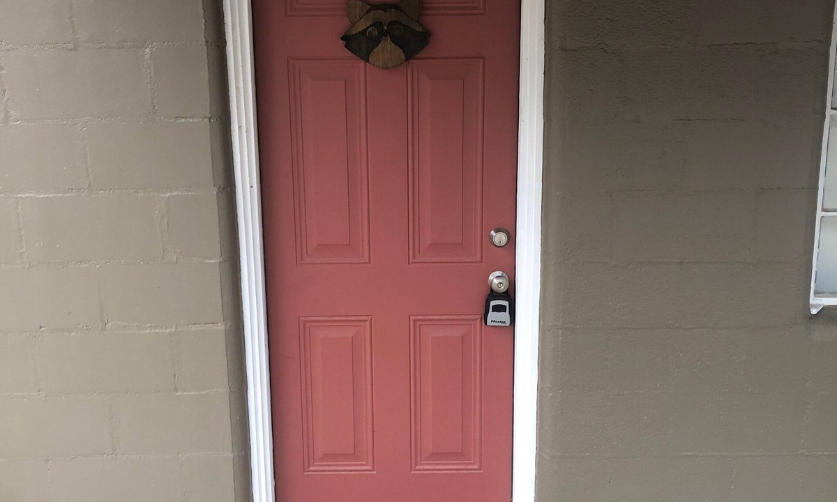 Aurora Apartment | The Raccoons Den in the quaint Village of Aurora