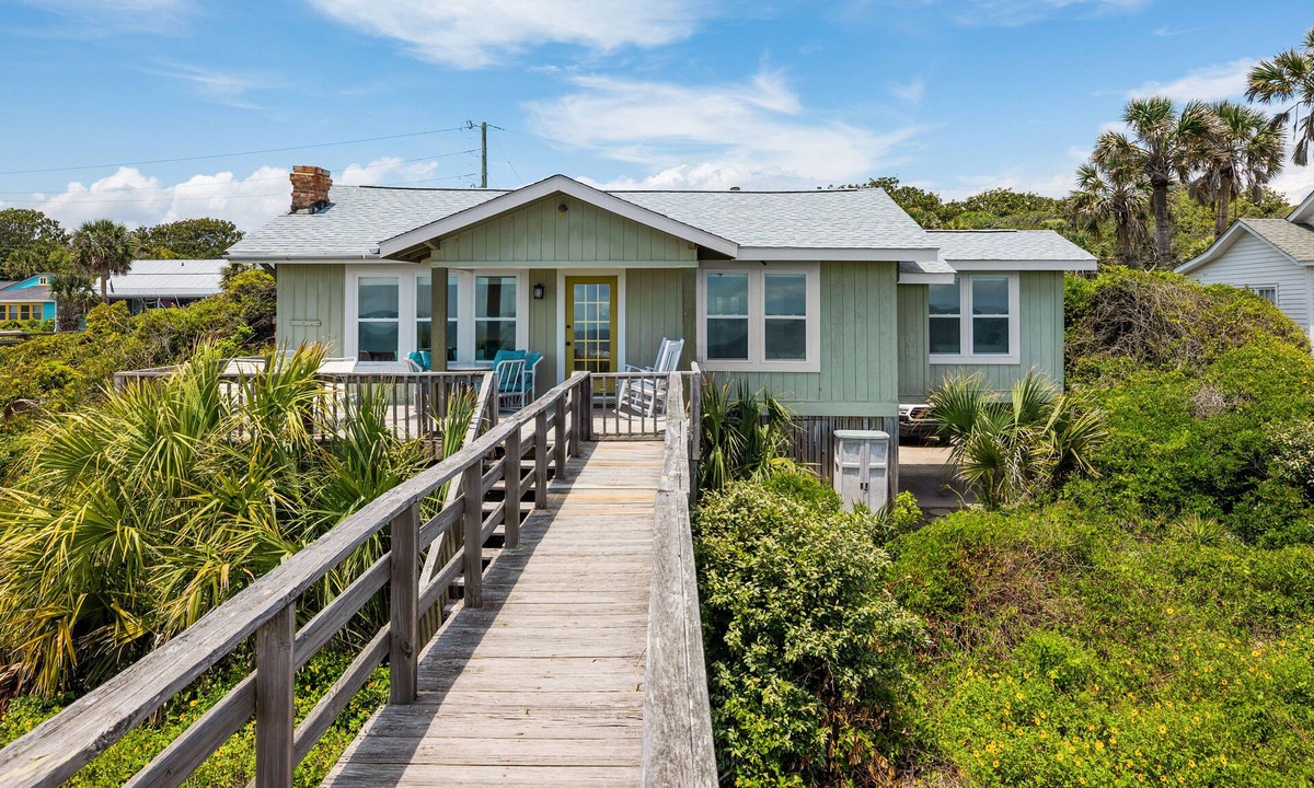 Folly Beach House | The Road Ends Here! Folly Beach/3 Bedroom/2 Full Baths/Sleeps 6/Pets Considered
