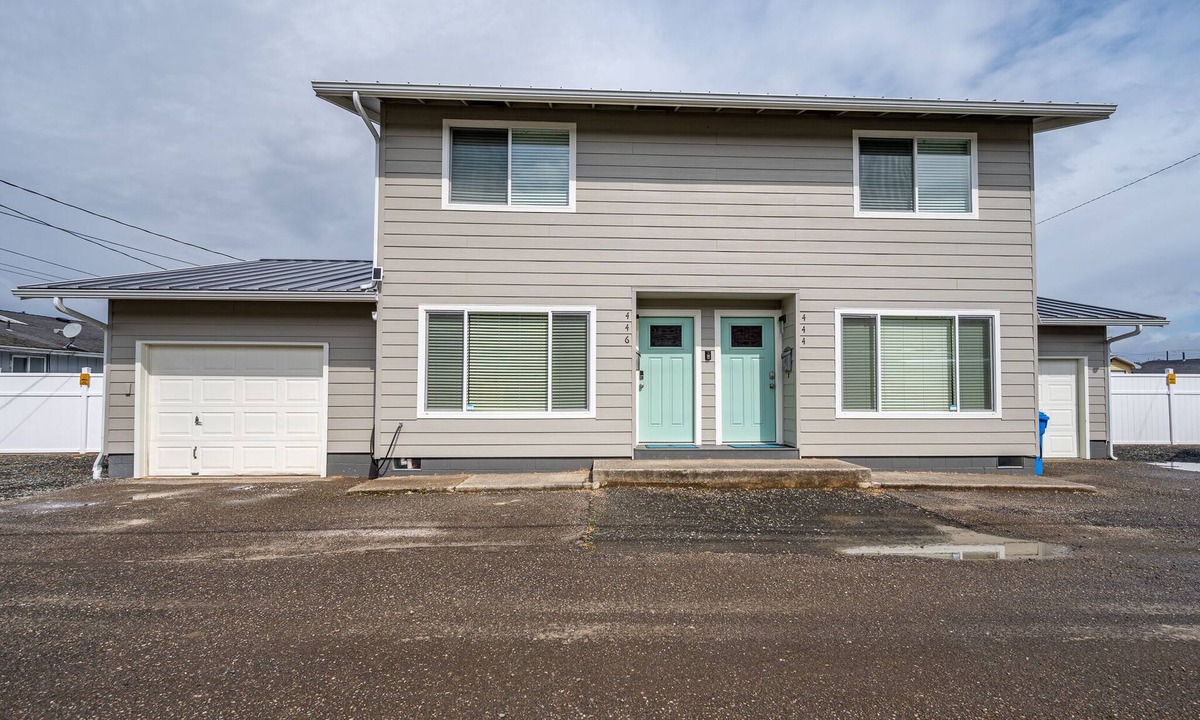 Reedsport House | The Salty Duplex (Left Side)