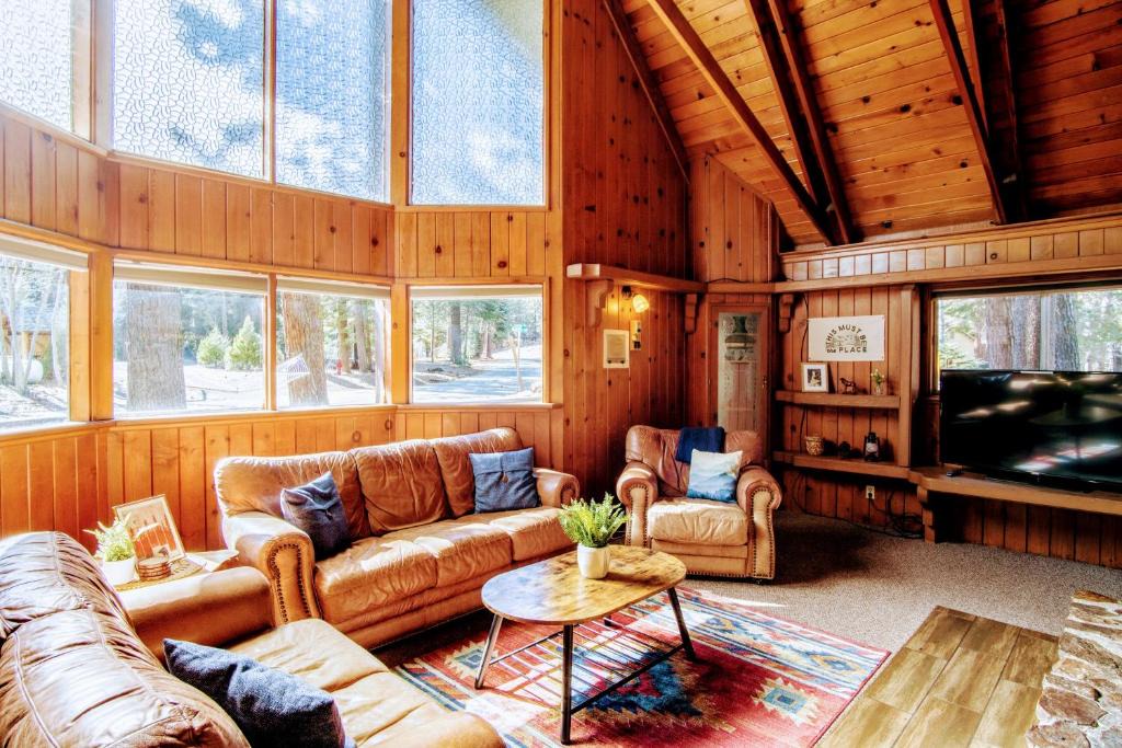 Ponderosa Ski Chalet | The Sequoian - Sequoia Monument, Trail of 100 Giants, Kern/Tule rivers