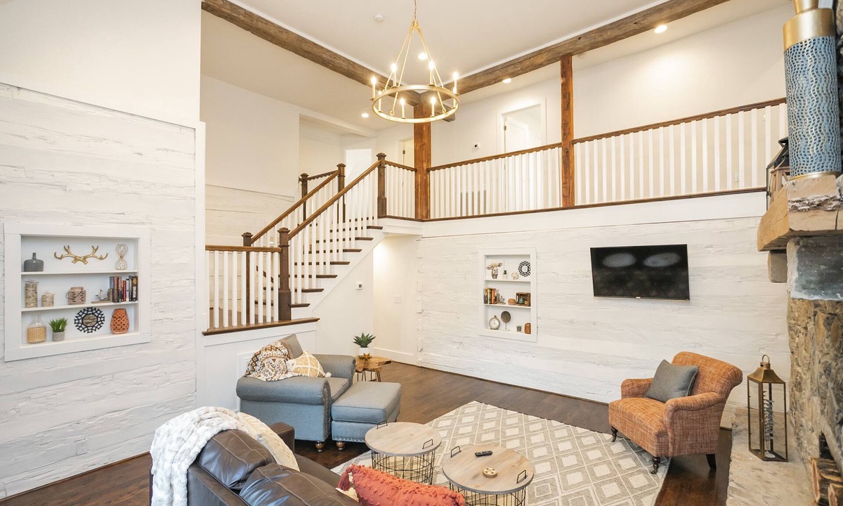 Mount Juliet House | The Stapleton: 4 Bed/3 Bath Log Cabin on 1.5 Acres