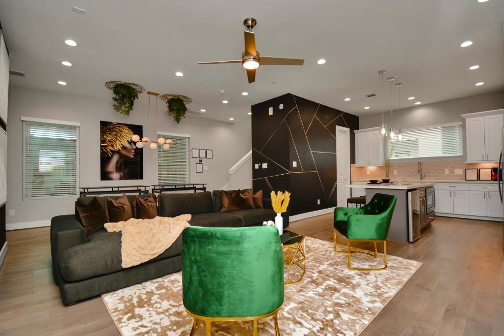 Northside House | The Suite Spot II — Mins to DOWNTOWN HOUSTON