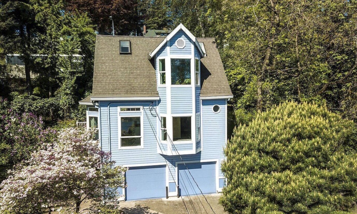 Portland Cottage | The Victorian Cottage with Mountain & River views!