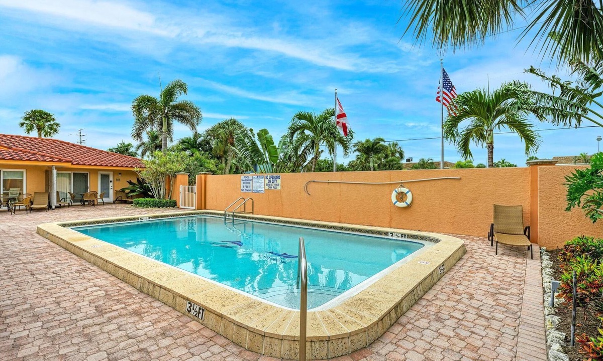 The Villas | Holmes Beach