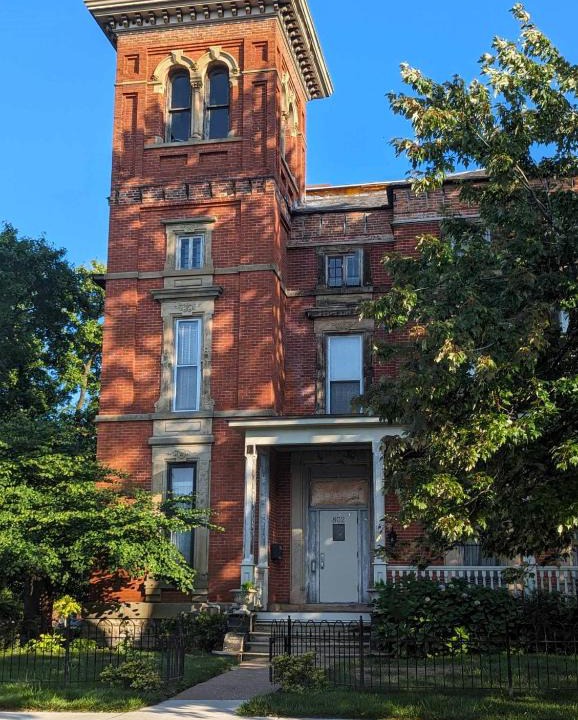 Downtown Toledo Bed & Breakfast | The Vistula Rose B & B